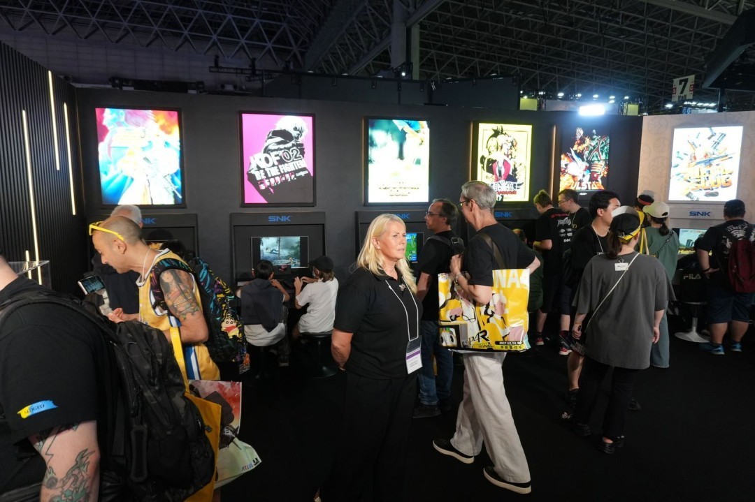SNK推NEOGEO AES+复刻主机：2027年9月发售，纯ASIC还原经典