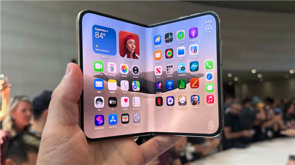 苹果iPhone Duo折叠屏开售秒罄，二手溢价近万引热议