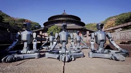 突破室内场景桎梏！2026年云深处 DR02 人形机器人打造全天候行业作业新范式