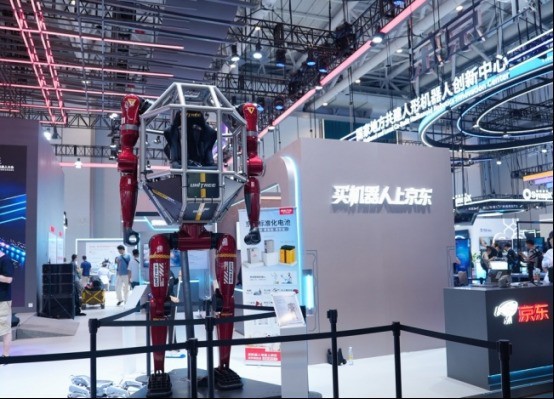 机器人走出展台“上岗” 京东在2026世界机器人大会呈现多业态应用新图景