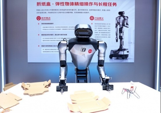 机器人走出展台“上岗” 京东在2026世界机器人大会呈现多业态应用新图景
