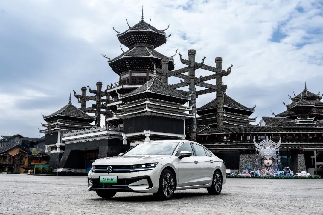 迈腾PHEV、帕萨特、凯美瑞双擎,20万左右新能源插混车怎么选?