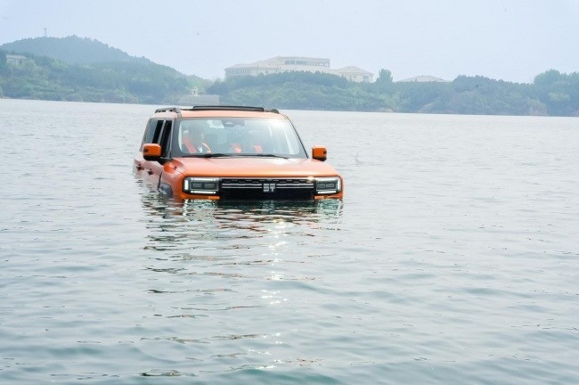 带孩子自驾旅行开什么SUV？适合一家出游的车，推荐奇瑞纵横G700
