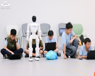 小码王正式发布AI化课程新体系:三条成长路径,面向每一个孩子的未来