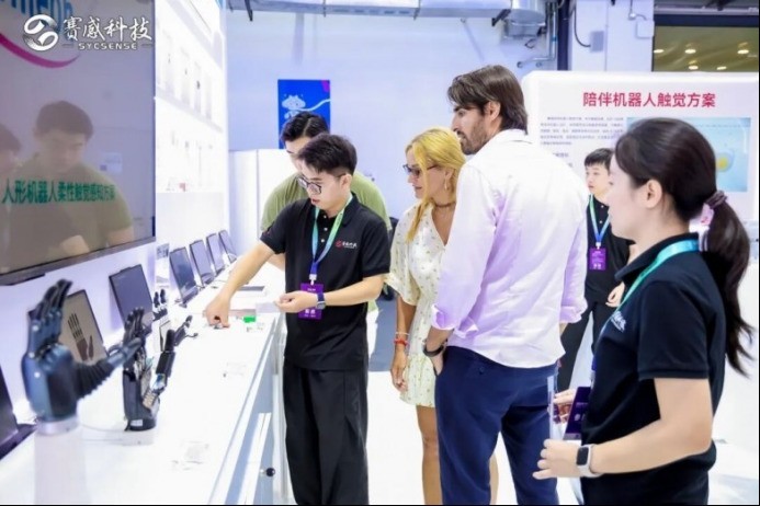 赛感科技亮相2026WRC,离电触觉传感技术受追捧