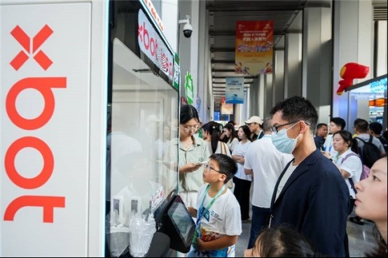 从“看见机器人”到“体验未来餐饮”：影智XBOT携餐饮机器人矩阵亮相WRC