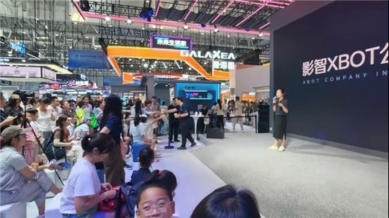 从“看见机器人”到“体验未来餐饮”：影智XBOT携餐饮机器人矩阵亮相WRC