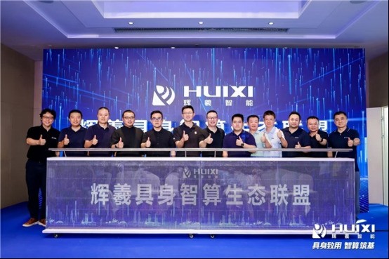 从“看见机器人”到“体验未来餐饮”：影智XBOT携餐饮机器人矩阵亮相WRC