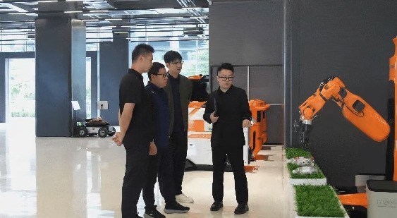 具身智能人形机器人进入城服实景测试，侨银股份与国地中心开展联合技术试验