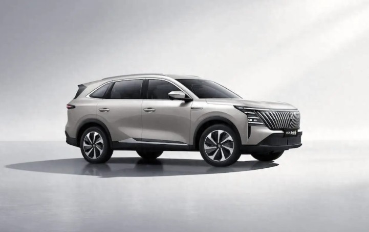 10万级混动SUV配备三联屏+双大模型 真正实现“懂人”体验