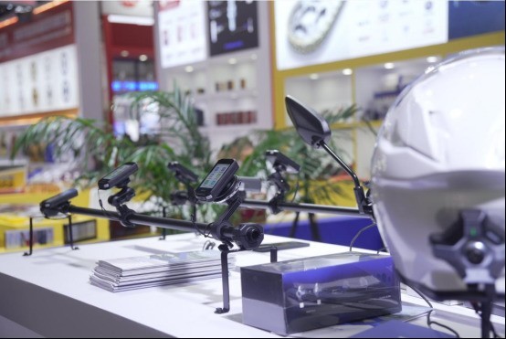 MOTOEYE 智慧导航码表，拓展两轮骑行智能装备新形态