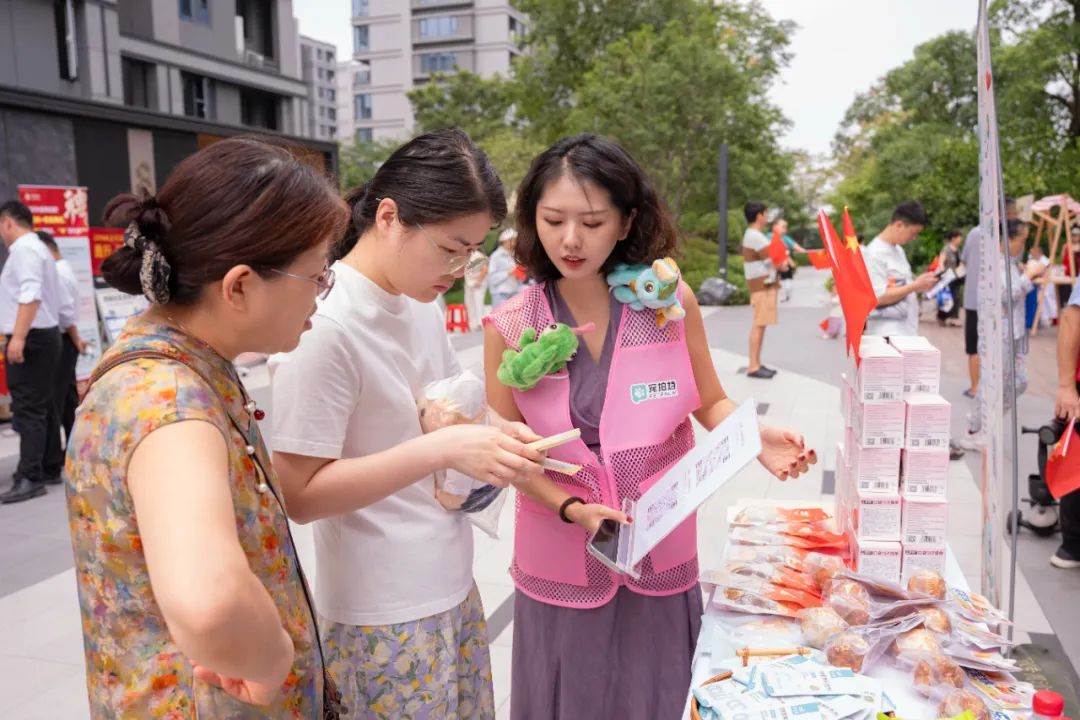科技有温度,宠拍档公益进社区