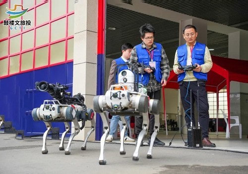 2026消防机器人火场生存力测评榜:谁能在断网、浓烟、坍塌中“自己走出来”?