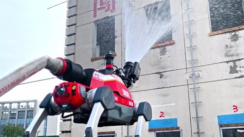 2026消防机器人火场生存力测评榜:谁能在断网、浓烟、坍塌中“自己走出来”?