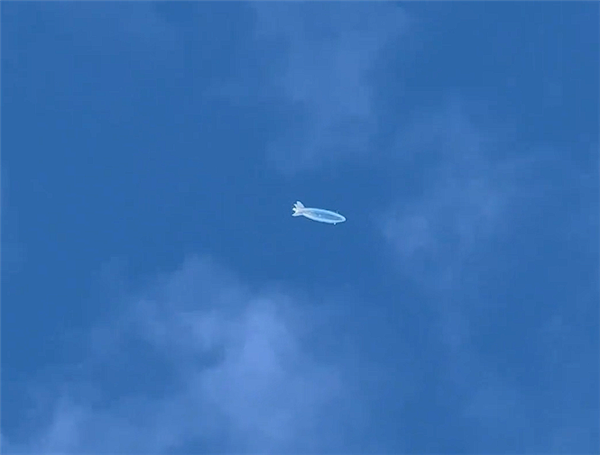 成都都江堰现系留浮空艇,疑为S4000型高空风能发电平台