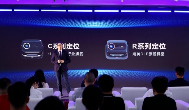 大眼橙携手钉钉入局AI办公硬件,AI听记眼镜亮相云栖大会