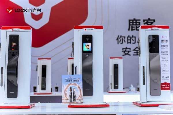 真AI真好看真便捷|鹿客携新品V6 Max双屏版亮相2026中国国际五金展!