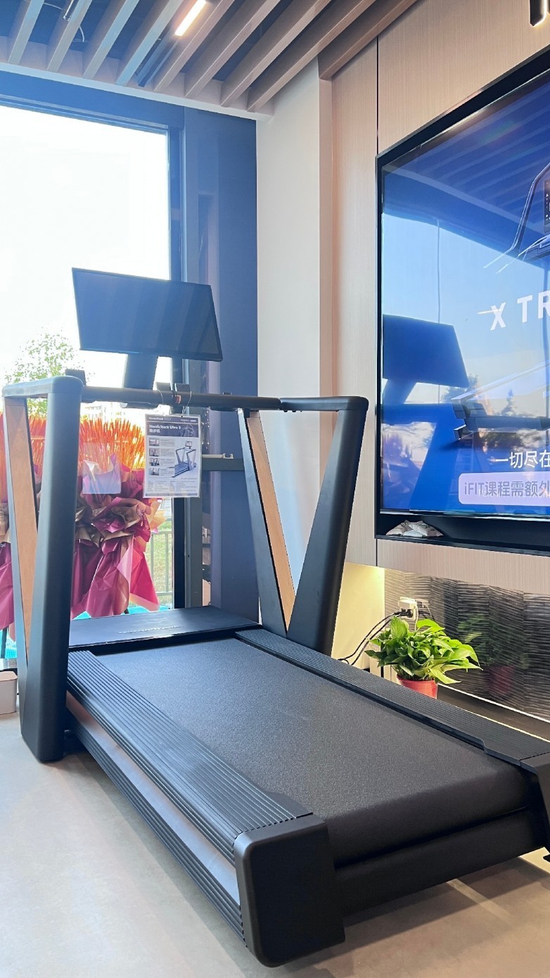 力动健身器材跑步机按摩椅青岛旗舰店落地国信体育馆|运动健康场景新体验