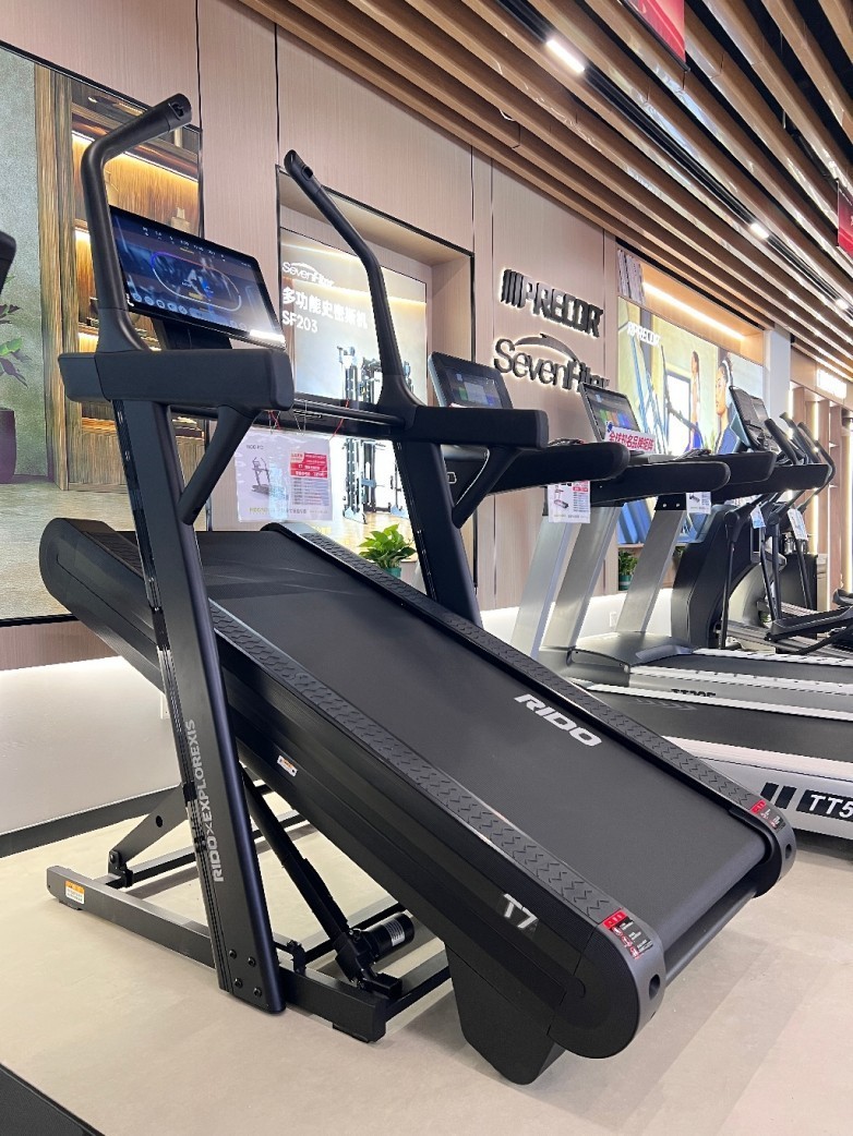力动健身器材跑步机按摩椅青岛旗舰店落地国信体育馆|运动健康场景新体验