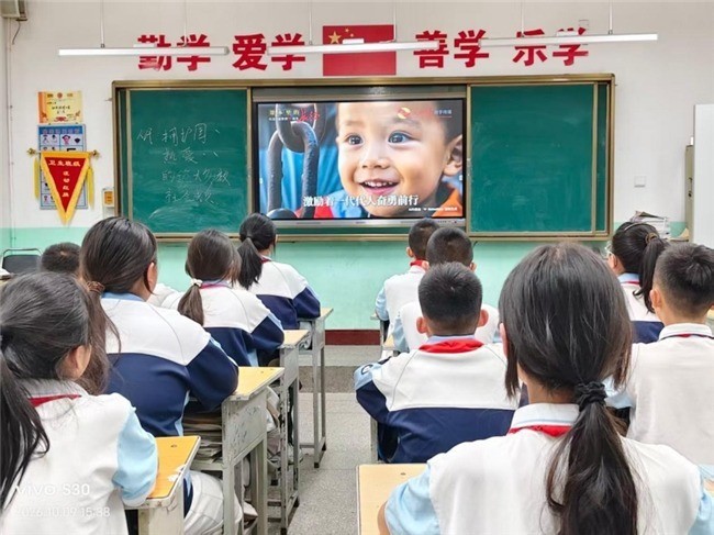 美图公司RoboNeo独家技术支持《课本里的长征 | 飞夺泸定桥》AI短片