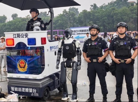 拓宽行业人形机器人应用边界 云深处人形机器人