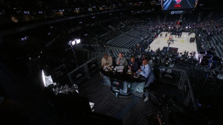 顶级赛事灯光实践:爱图仕NOVA II 2x1 助力2026 NBA 总决赛直播