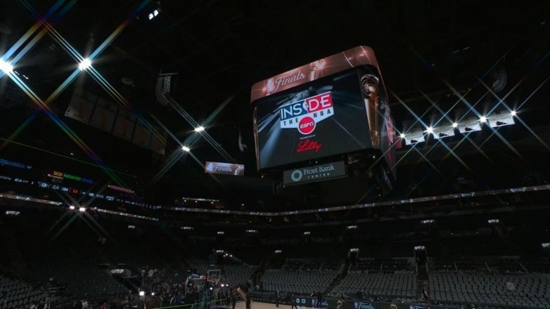 顶级赛事灯光实践:爱图仕NOVA II 2x1 助力2026 NBA 总决赛直播