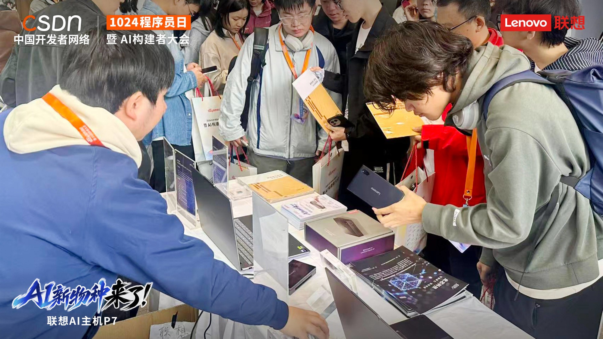 个人专属Token Hub！联想AI主机P7预览版国产双芯驱动本地千亿级大模型