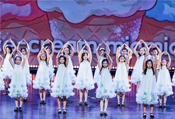 第二十五届中国上海国际艺术节青少年系列专场“光明肉业·星启华章”在沪举行
