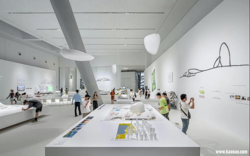 “马岩松:流动的大地“在深开幕